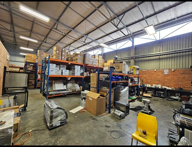 1,020M² FACTORY TO LET IN COSMO BUSINESS PARK